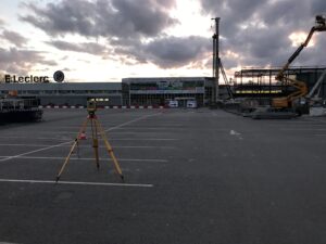 Tracage des axes et implantation des futurs pieux pour le futur parking r+1 et parc photovaltaique-LECLERC Incarville 27