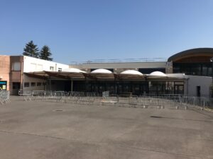 Tracage des perçages pour recevoir des platine sur voile courbe d'une école pour recevoir un préau à Melun 77